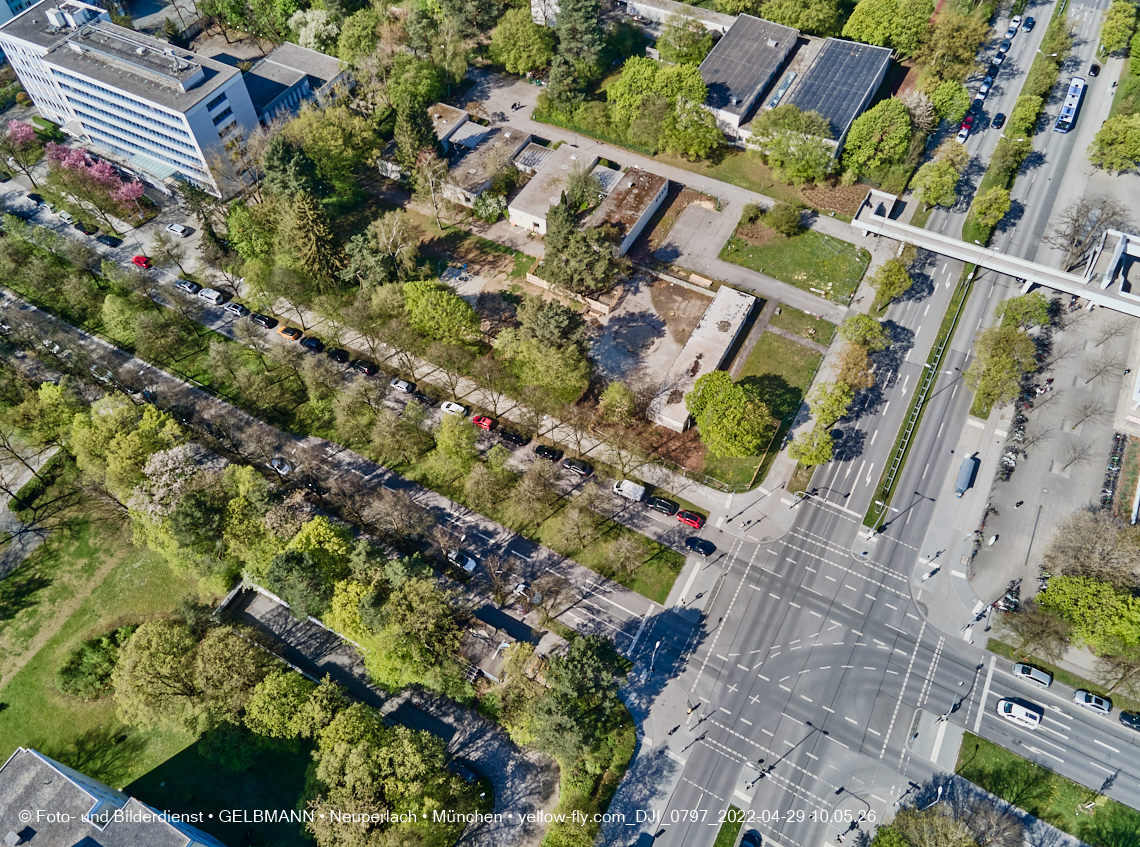 29.04.2022 - Luftbilder von der Baustelle Haus für Kinder in Neuperlach